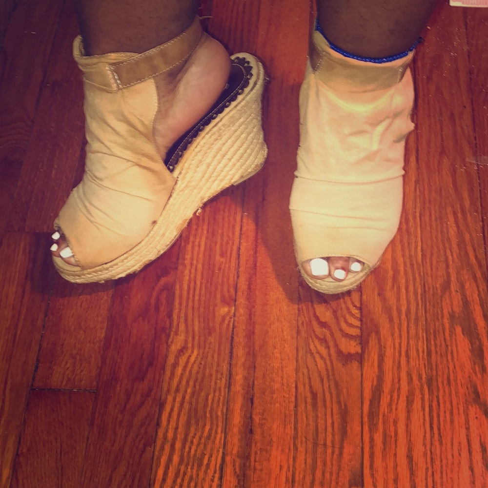 Buckle Wedges